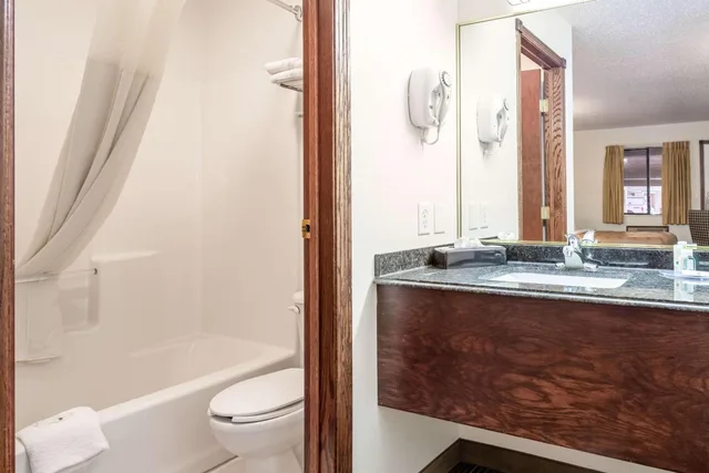Economy, 2 Queen Beds, Quality Inn Keystone near Mount Rushmore 5/5