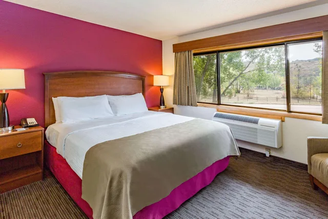غرفة بريميير بسرير كينج بغرفة نوم واحدة، Americinn By Wyndham Medora 1/2