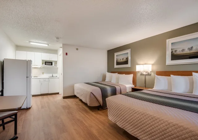 استوديو اقتصادي بسرير كوين، Birch Hill Suites Kansas City - Independence, Mo 1/10