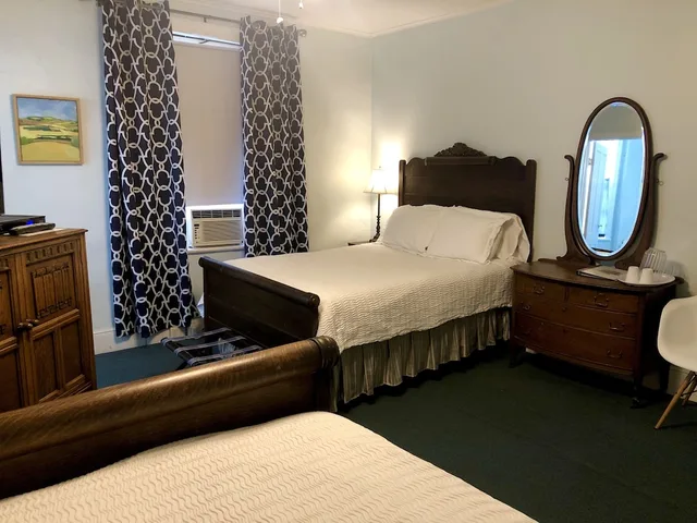 غرفة 9، Rogues Harbor Inn 5/5