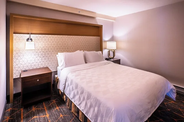 جناح بسرير كينج وسرير بطابقين بغرفتي نوم، Holiday Inn Osoyoos 2/6