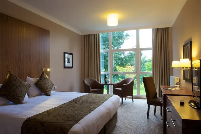 Deluxe, Double Bed, Humber Royal Hotel 2/6