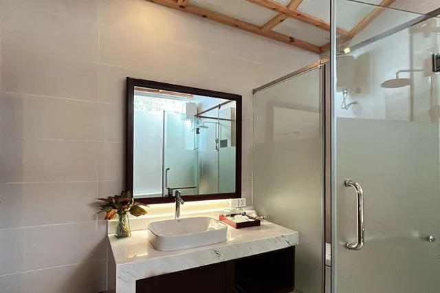 بنغل بسرير كوين بإطلالة على البحر، Hoang Ngoc Beach Resort 2/4