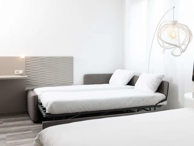 جناح عائلي بسرير مزدوج مع أريكة، Ibis Styles Lille Aeroport 3/10