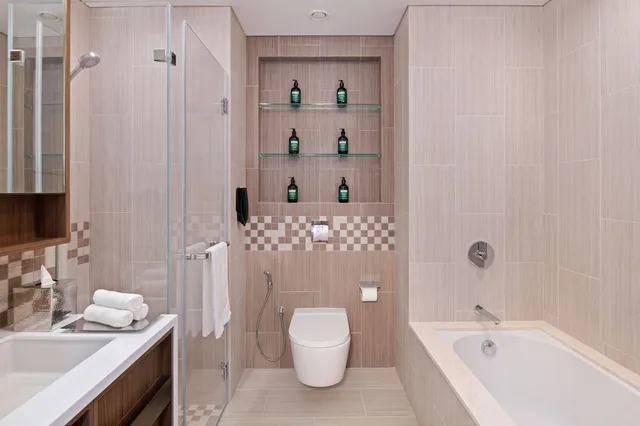 جناح استوديو بسرير كينج بإطلالة على المدينة بمطبخ، Staybridge Suites Dubai Al-Maktoum Airport 5/7