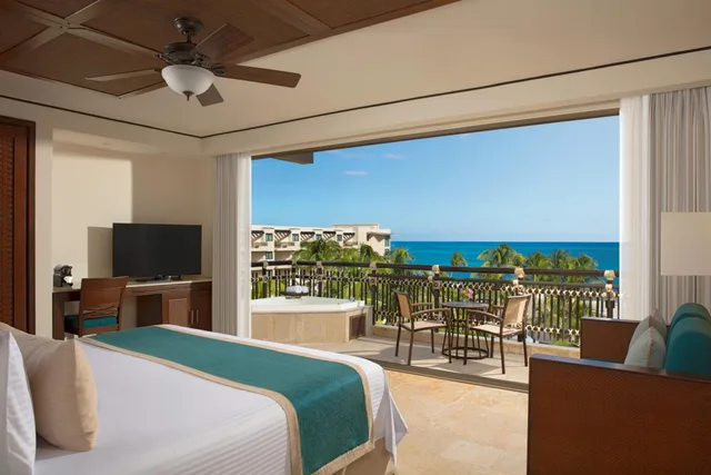 Preferred Club, King Bed, Pool Front, Ocean View, Outdoor Jetted Tub، Dreams Riviera Cancun 1/6