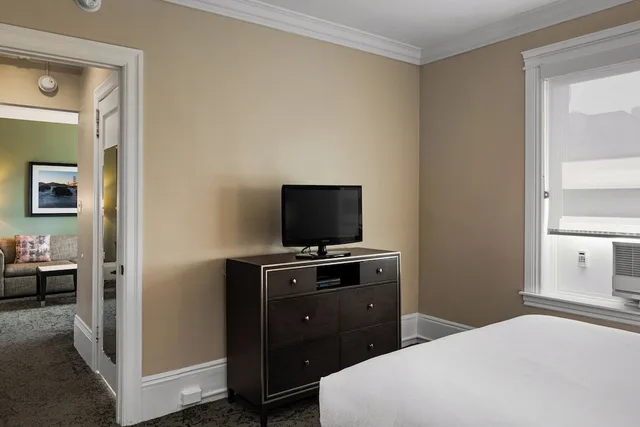 استوديو بسرير كوين، WorldMark San Francisco 5/8