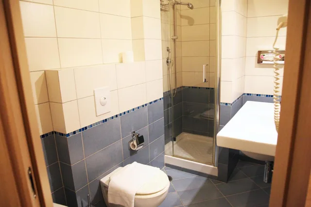 غرفة بسريرين منفصلين بحمام خاص، Hotel Sogni D Oro Airport Formerly Hotel Morgan 10/10