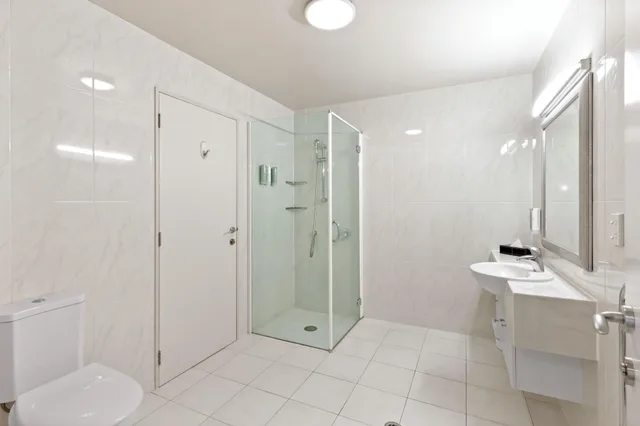 غرفة بشرفة بغرفتي نوم، The Glebe Apartments 3/3
