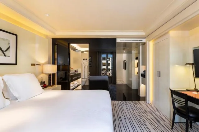 جناح بسرير مزدوج بشرفة، Hotel Montaigne 1/4