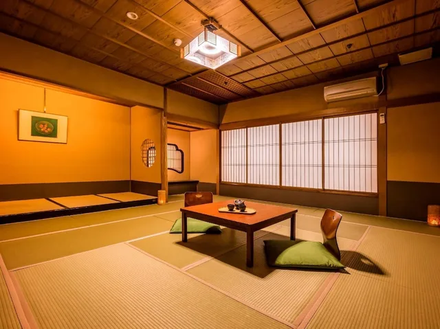 غرفة يابانية سوبيريور بفراش فوتون وسريرين منفصلين بغرفتين بحوض استحمام، Yukai Resort Saichoraku 2/2
