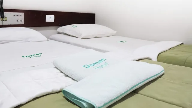 غرفة قياسية ثلاثية بثلاثة أسرّة، Hotel Damen 7/10