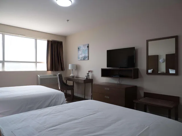جناح بسريرين كوين، Hotel Montreal Metropolitan, an Ascend Collection Hotel 1/4