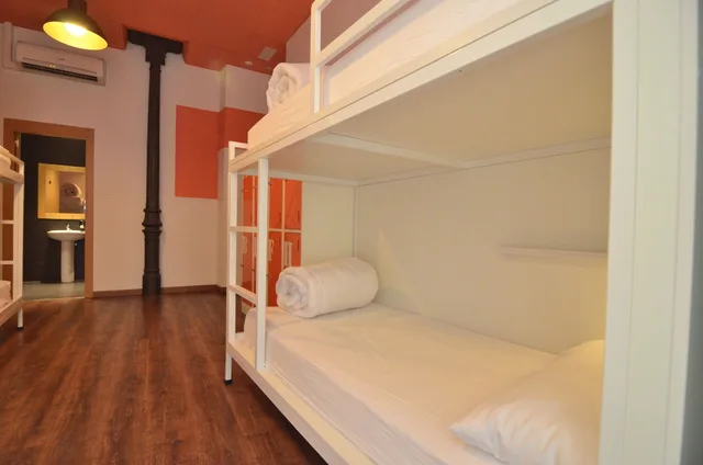 Mixed Dorm, 6 People, Shared Bathroom, Far Home Atocha 1/3