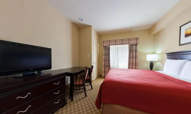 جناح استوديو بسرير كينج بحوض جاكوزي بحوض استحمام، Spark by Hilton Galloway Atlantic City 1/3
