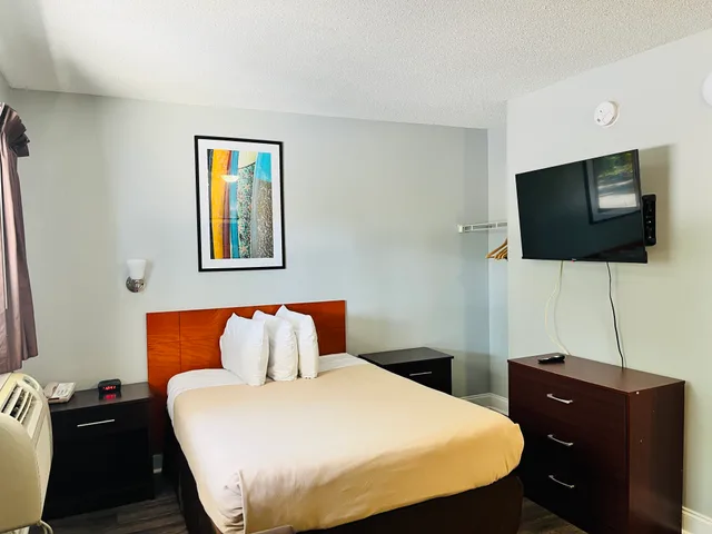 غرفة بسرير كوين، Suburban Studios Airport 7/10