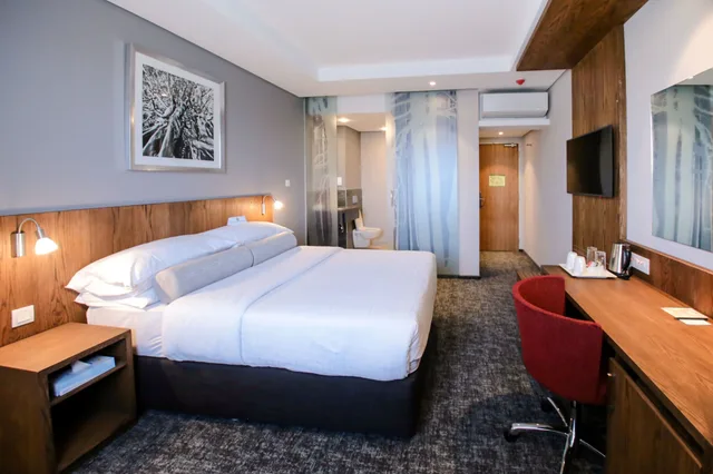 Standard Room, Holiday Inn Nairobi Two Rivers Mall an IHG Hotel 4/10