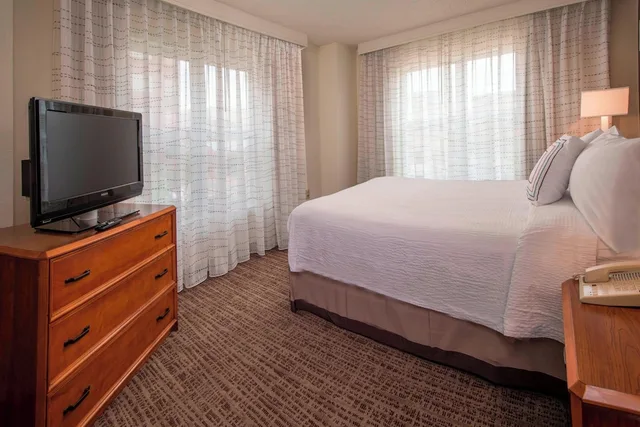 1 Bedroom, Suite, Queen Bed, Sofa, Accessible, Residence Inn Alexandria Old Town Duke Street 3/7