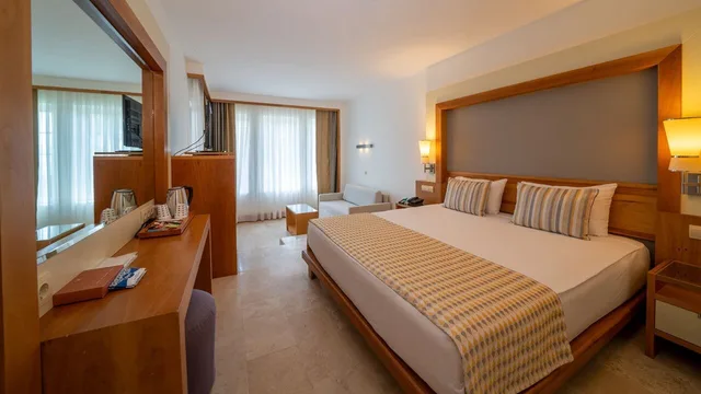 Standard, Double Bed, Land Side, Sofa، Liberty Lykia 1/5