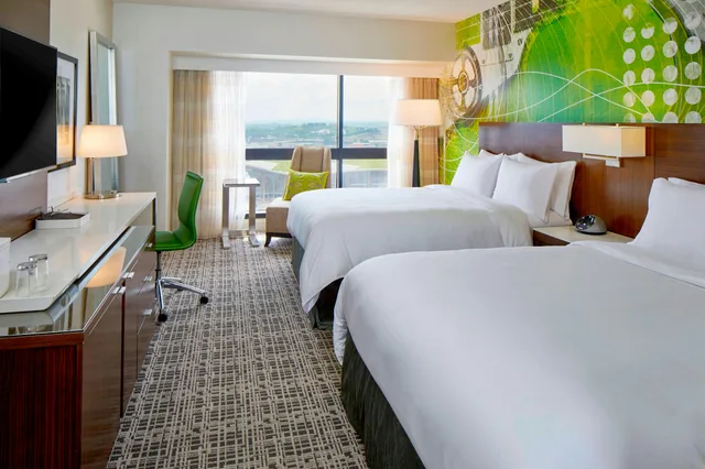 غرفة بسرير كوين، Renaissance Nashville Hotel 1/1