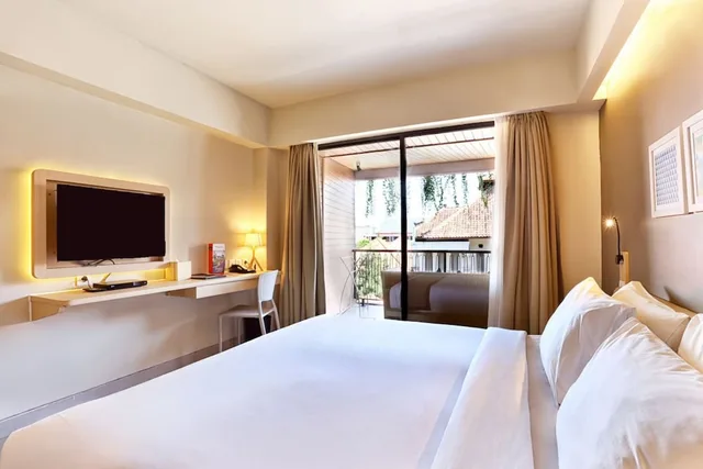 غرفة ديلوكس بسرير كوين بشرفة، Sevn Legian 3/10