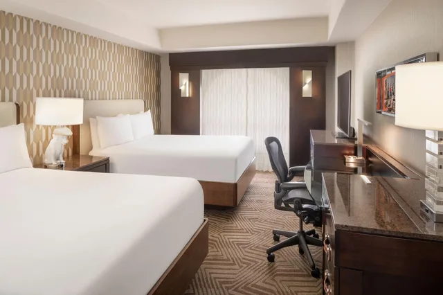 غرفة بسريرين كوين لذوي الإعاقة، RENAISSANCE PHOENIX DOWNTOWN HOTEL 1/2