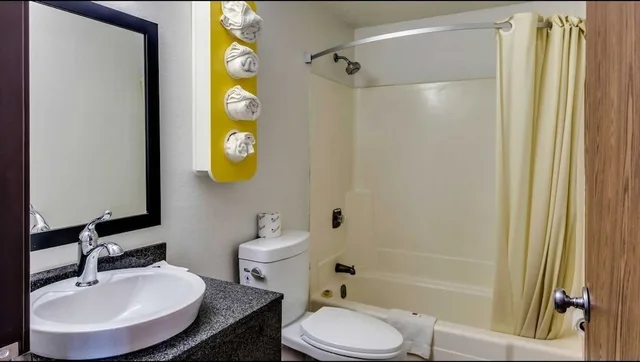 غرفة ديلوكس بسرير كينج للمدخنين، Motel6 Albert Lea, MN 7/7