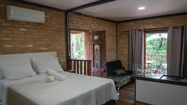 غرفة بريميوم بسرير كوين بإطلالة مع أريكة، Yannai Chalé Praia 1/10