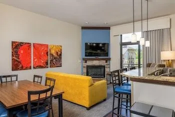 3 Bedrooms, Condo, Suite, Multiple Beds, Accessible، Camelback Resort 1/2
