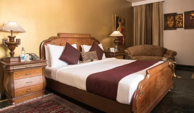 جناح، Hotel Diplomat 2/2