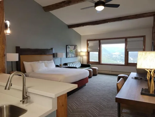 جناح بسرير كينج بإطلالة على الجبل، The Lodge at Breckenridge 2/10