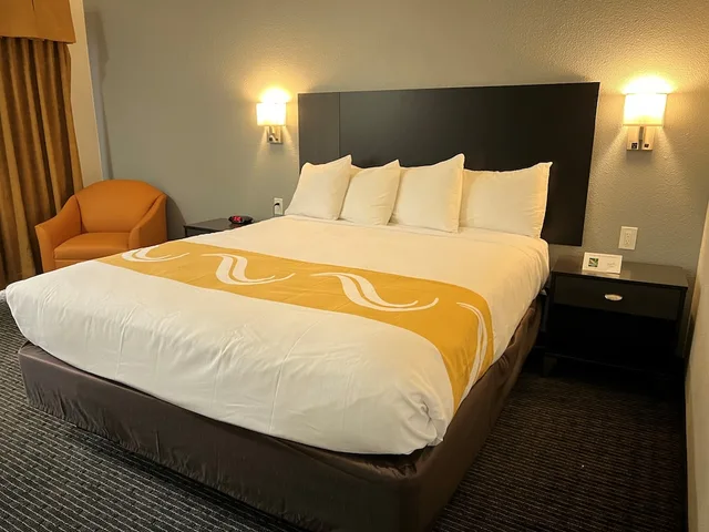 Efficiency, King Bed، Quality Inn & Suites South San Jose / Morgan Hill 2/4