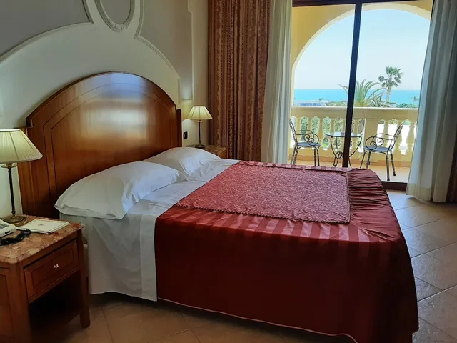 غرفة كومفورت بسرير مزدوج بإطلالة على البحر، Parco Dei Principi Hotel 3/6