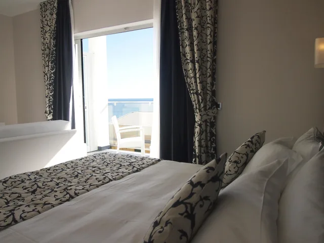 غرفة سوبيريور بسرير كينج بإطلالة على البحر بشرفة مع أريكة، Best Western Hotel Acqua Novel 3/6