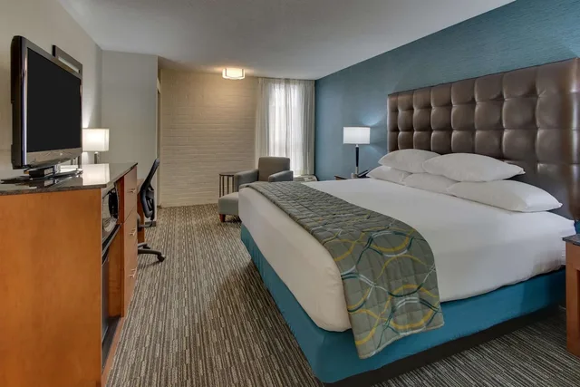 Room, King Bed, Pear Tree Inn St Louis Airport 1/8