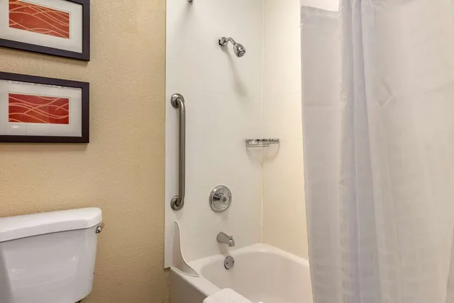 غرفة بسرير كينج، Comfort Inn Roseburg, OR 3/3