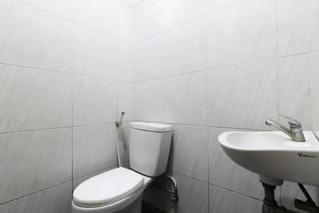 Family, Triple, 1 Double and 1 Single Bed, Private Bathroom, Bantal Guling Pasar Baru Bandung 3/3