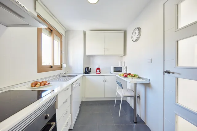 شقة ديلوكس بسرير كوين وسريرين منفصلين بإطلالة على البحر بشرفة مع أريكة، Sonrisa Apartments 6/6