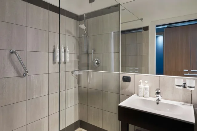 غرفة بسرير كوين، Four Point Flex Sheraton Bologna Airport 6/8
