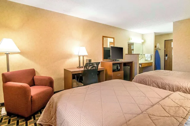 غرفة قياسية بسريرين كوين، Quality Inn Raton, NM 6/7