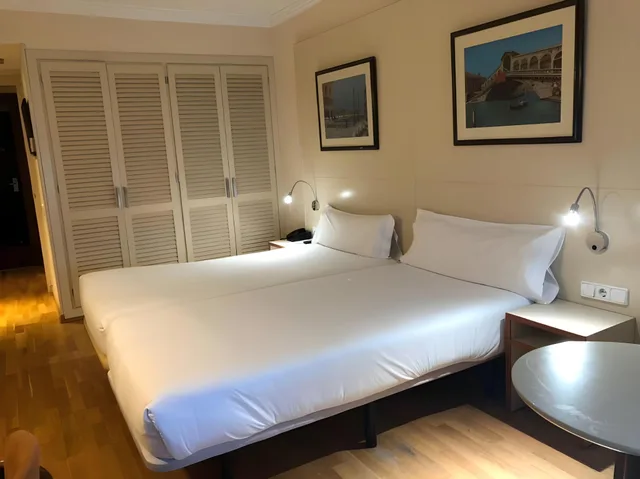 غرفة قياسية بسريرين مزدوجين، Hotel Urpi 1/2
