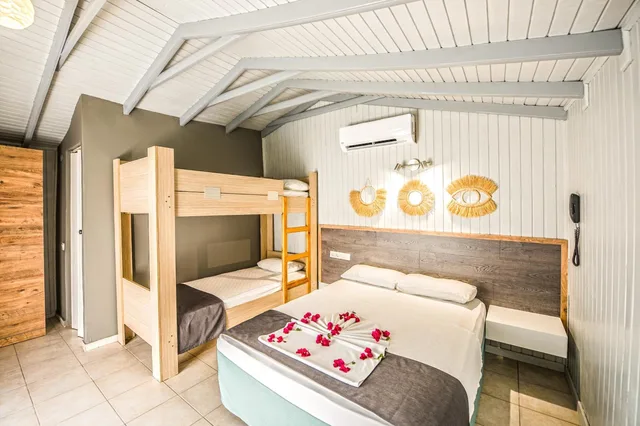 غرفة رباعية بسرير بطابقين، Leda Beach Hotel 1/1