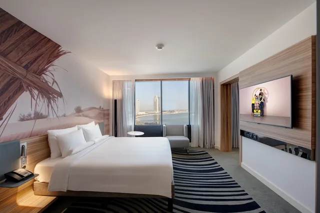 غرفة قياسية بسرير مزدوج بإطلالة على المدينة، Novotel Sharjah Expo Centre 6/10
