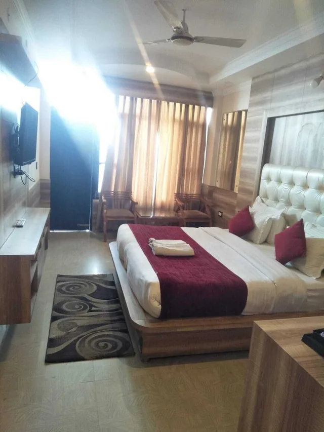 غرفة بريميير بسرير كوين، Hotel Grand Hill 4/10