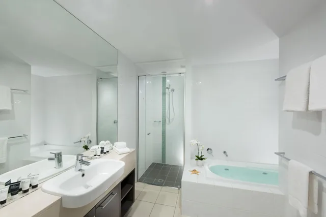 2 Bedrooms, Spa, Apartment, Water View, 2 Bathrooms، At Marina Shores 9/10