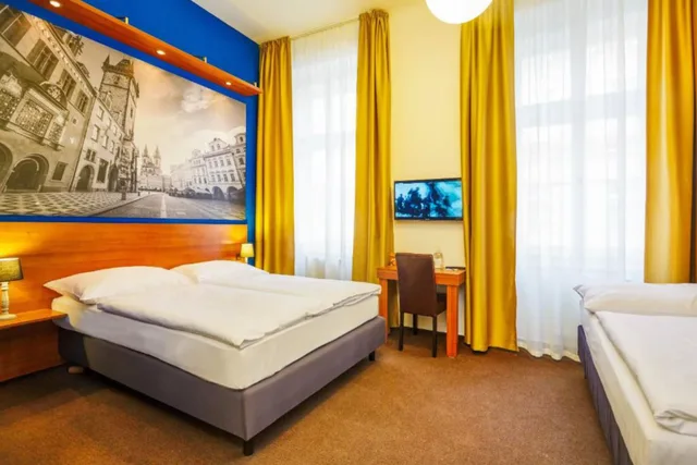 غرفة ثلاثية بسرير مزدوج وسرير فردي، Metropolitan Old Town Hotel 1/10