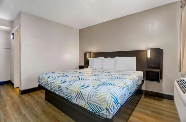 Room, King Bed, Motel6 San Bernardino, CA - North 5/10