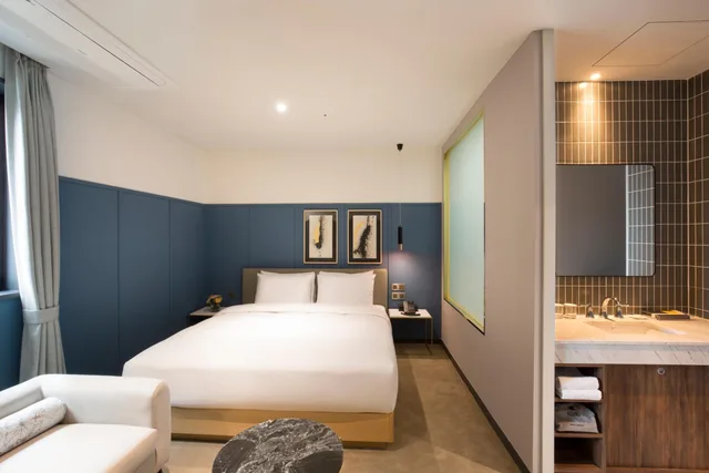 Deluxe, King Bed, Hound Premier Nampo 2/3