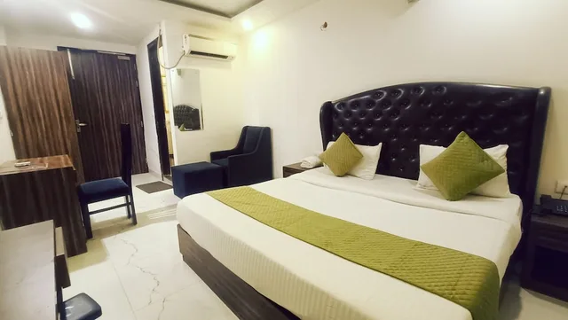 غرفة بريميوم بسرير كينج، Oyo 10274 Hotel Aamara 7/10