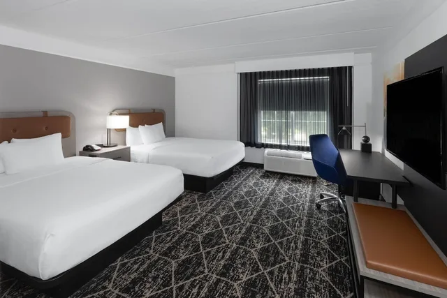 غرفة بسريرين مزدوجين لغير المدخنين، La Quinta Inn & Suites by Wyndham Houston Bush IAH South 4/10